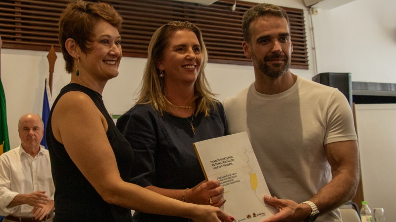 3 Entrega do material aos prefeitos com presenca do Governador Credito Laura Correa 1739294226 2645